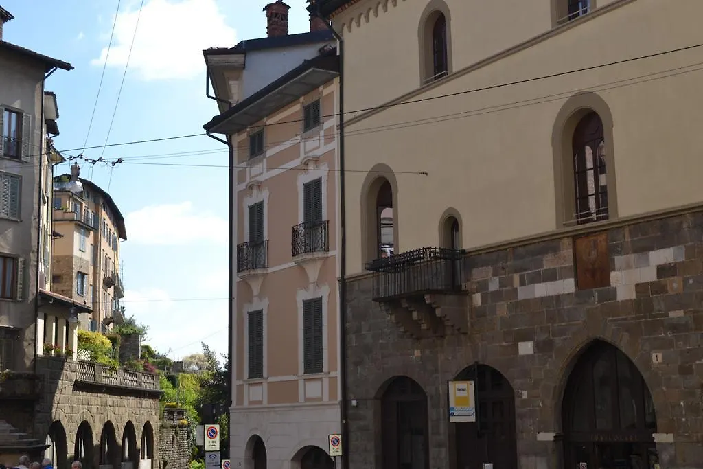 Porta 22 Charme&Relax Apartment Bergamo Italy